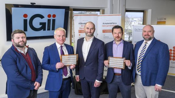 The Bank and iG team showing product